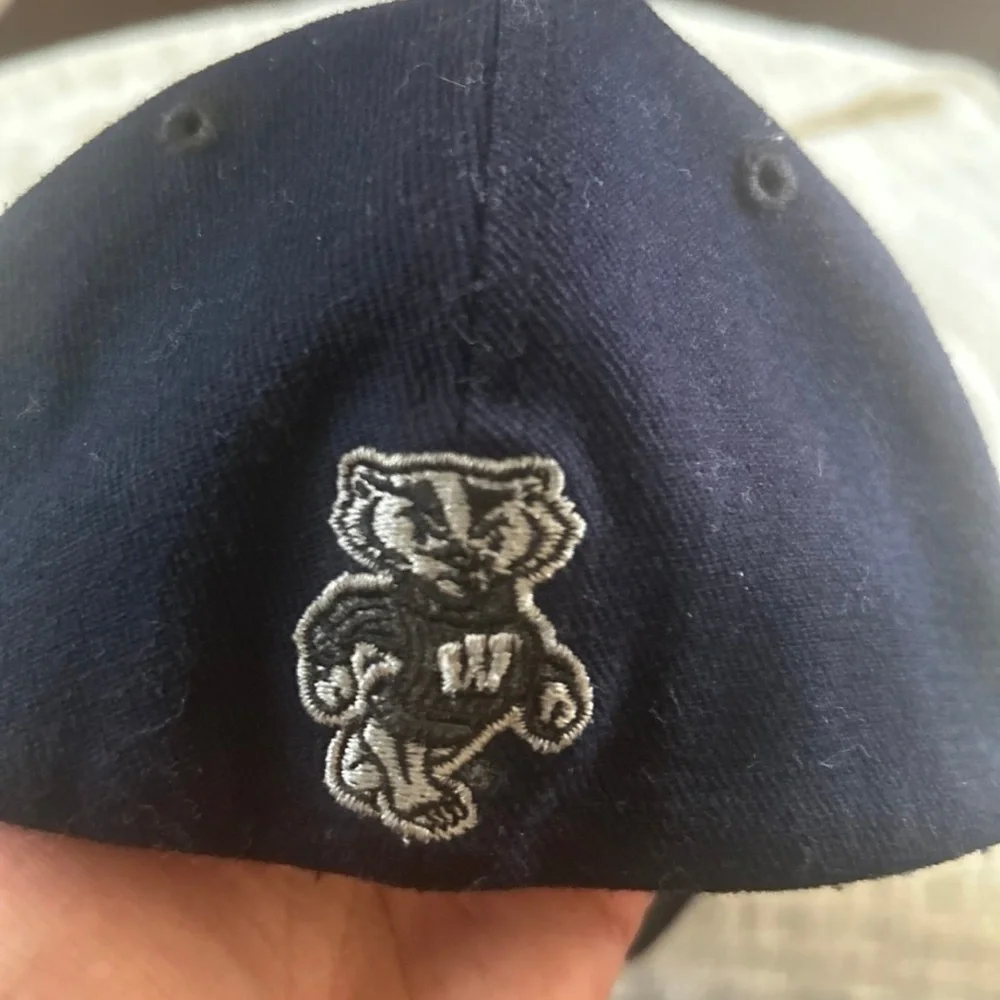 Wisconsin Badgers Navy Blue Cap with Embroidered Design youth Fitted Small